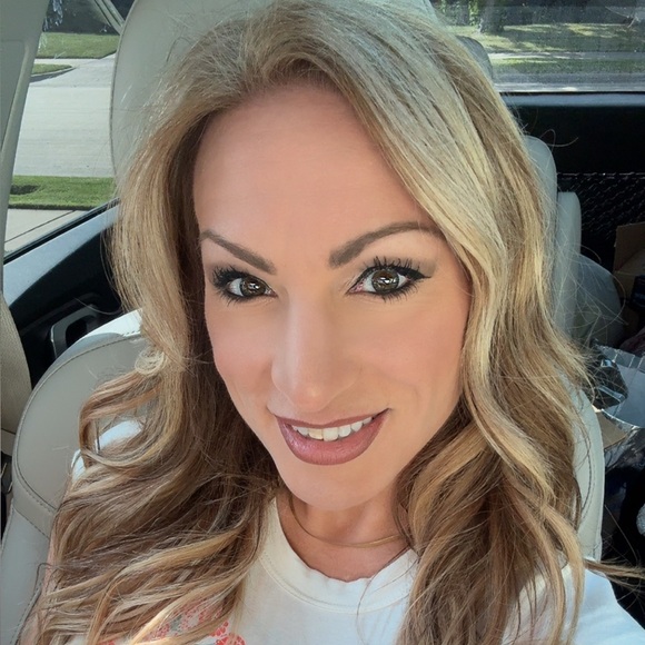 Meet your Posher, Kim - Picture 1 of 1